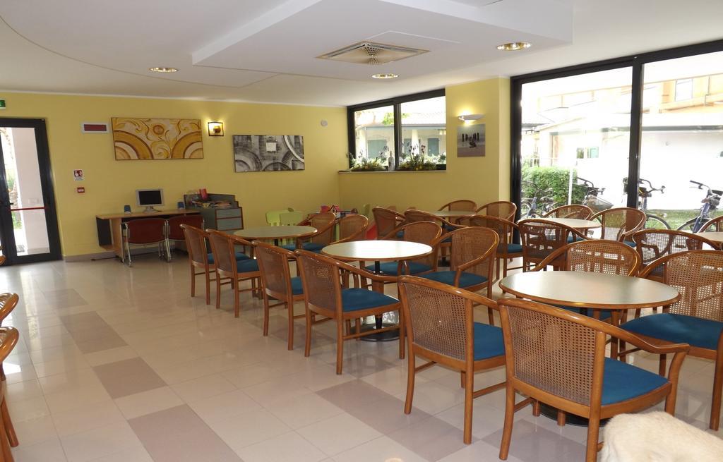 Hotel Villa Claudia Bellaria-Igea Marina Exteriör bild