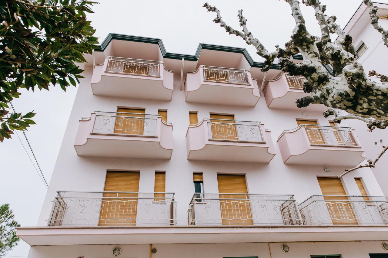 Hotel Villa Claudia Bellaria-Igea Marina Exteriör bild