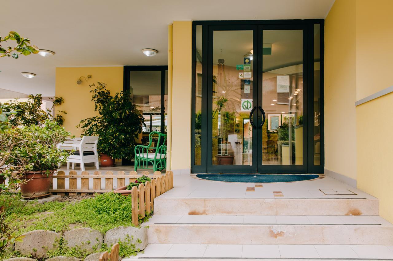 Hotel Villa Claudia Bellaria-Igea Marina Exteriör bild