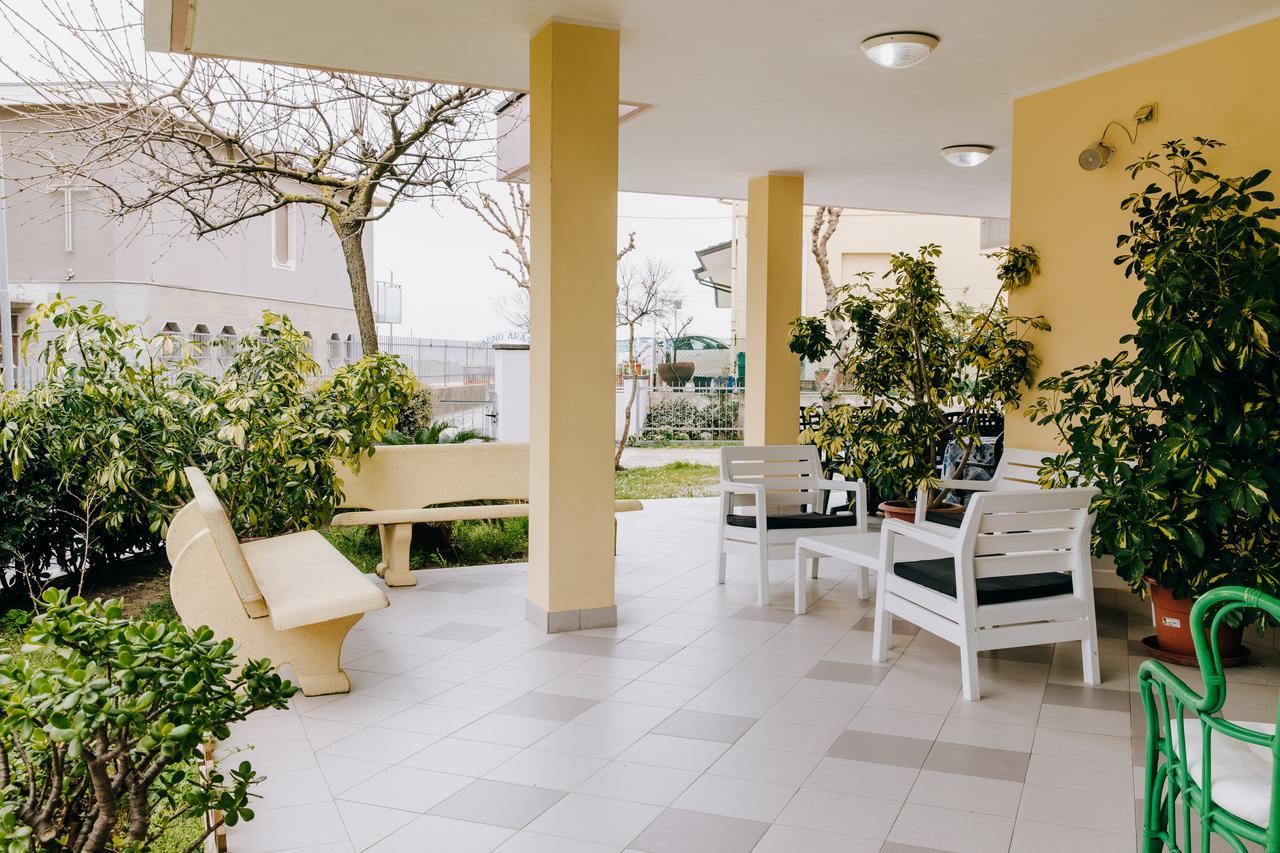 Hotel Villa Claudia Bellaria-Igea Marina Exteriör bild