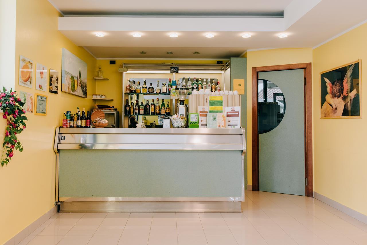 Hotel Villa Claudia Bellaria-Igea Marina Exteriör bild
