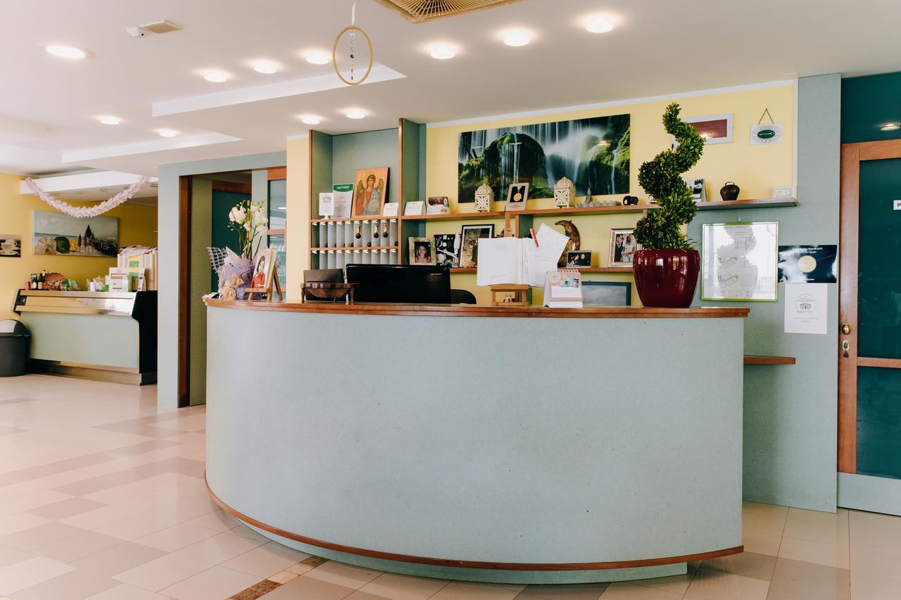 Hotel Villa Claudia Bellaria-Igea Marina Exteriör bild
