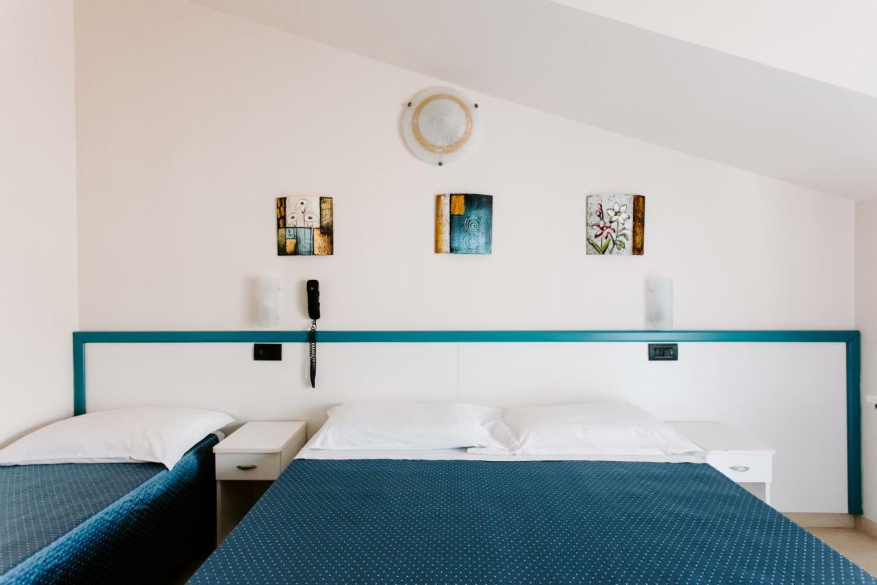 Hotel Villa Claudia Bellaria-Igea Marina Exteriör bild