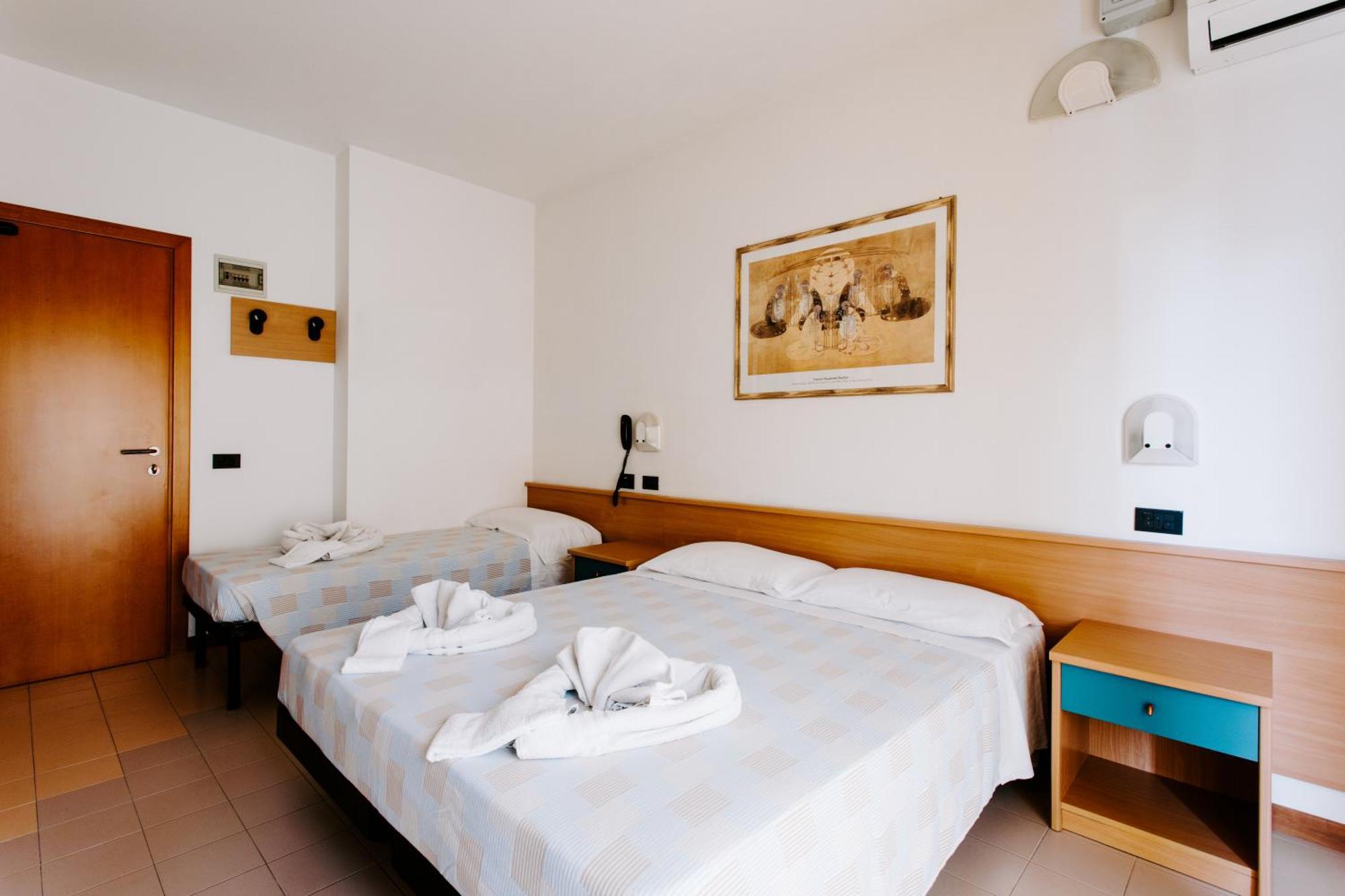 Hotel Villa Claudia Bellaria-Igea Marina Exteriör bild
